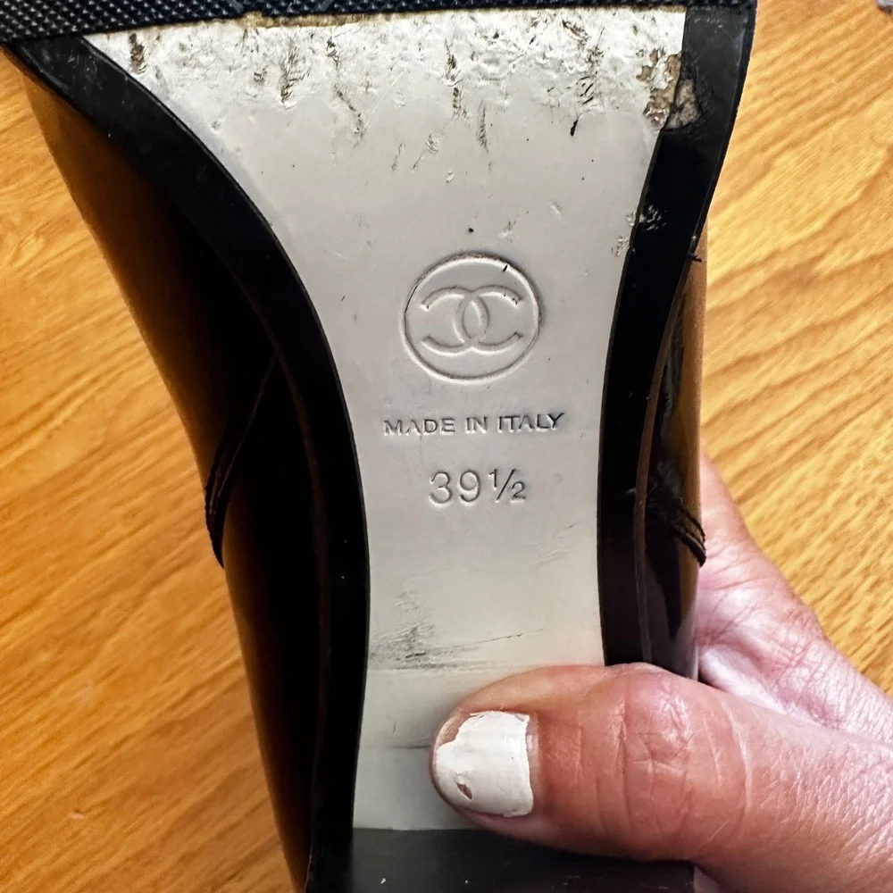 CHANEL patent ankle boots size 39.5/8.5 - Picture 5 of 10